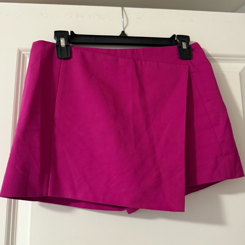 Express Vibrant Pink Skort